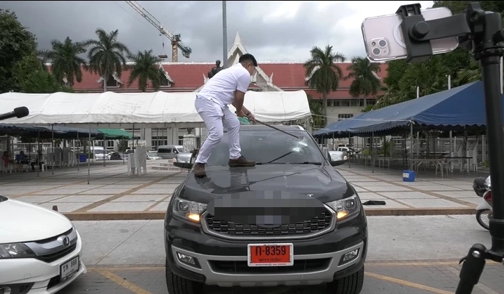 สาวหล่อเดือด ทุบรถประชดศูนย์ ใช้แค่ 900 กม. รวนทั้งคัน (มีคลิป)