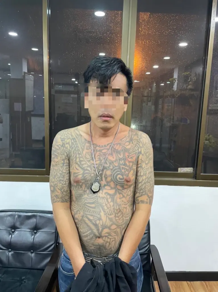 รวบโชเฟอร์หัวร้อน ยิงปืนขึ้นฟ้าขู่วัยรุ่น ย่านนางเลิ้ง