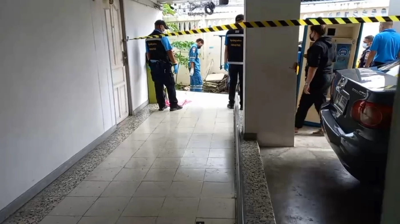 หนุ่มใหญ่วัย 60 ปีพลัดตกคอนโดฯ ประชาอุทิศ