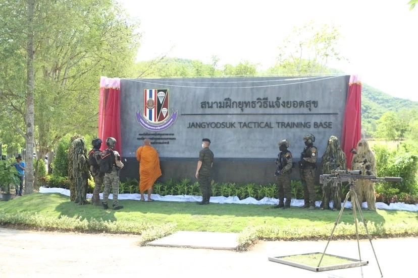 ผบ.ตร.ลั่นกระสุนไรเฟิล เบิกฤกษ์ เปิดสนามฝึกยุทธวิธี