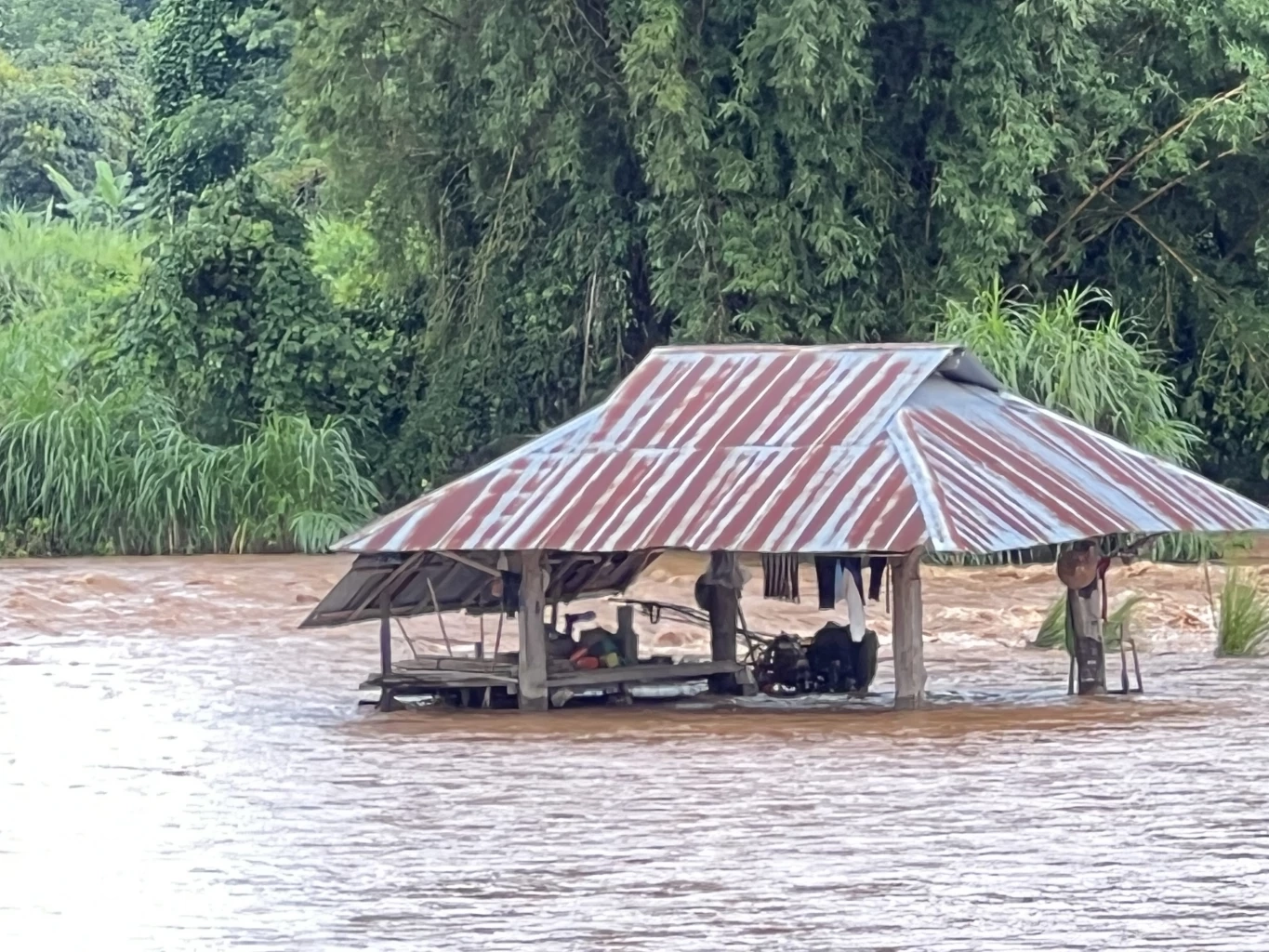 แม่ฮ่องสอนอ่วม น้ำท่วมเสียหายหนักหลายพื้นที่ 3 อำเภอน่าวิตกสุด