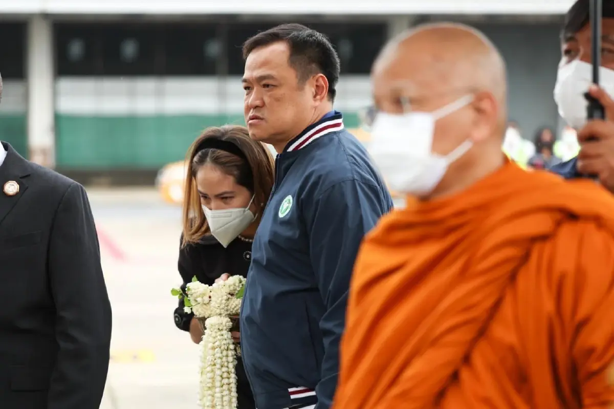 ร่าง "จุตินันท์ ภิรมย์ภักดี" ถึงไทยแล้ว "อนุทิน" ร่วมคารวะ