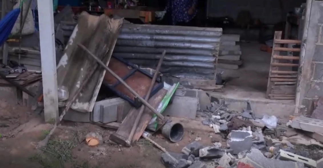 ผวาทั้งหมู่บ้าน “ช้างละมุด” บุกพังบ้าน 3 คืนติด เจ้าของมุดรวดหนามหนีตายวุ่น