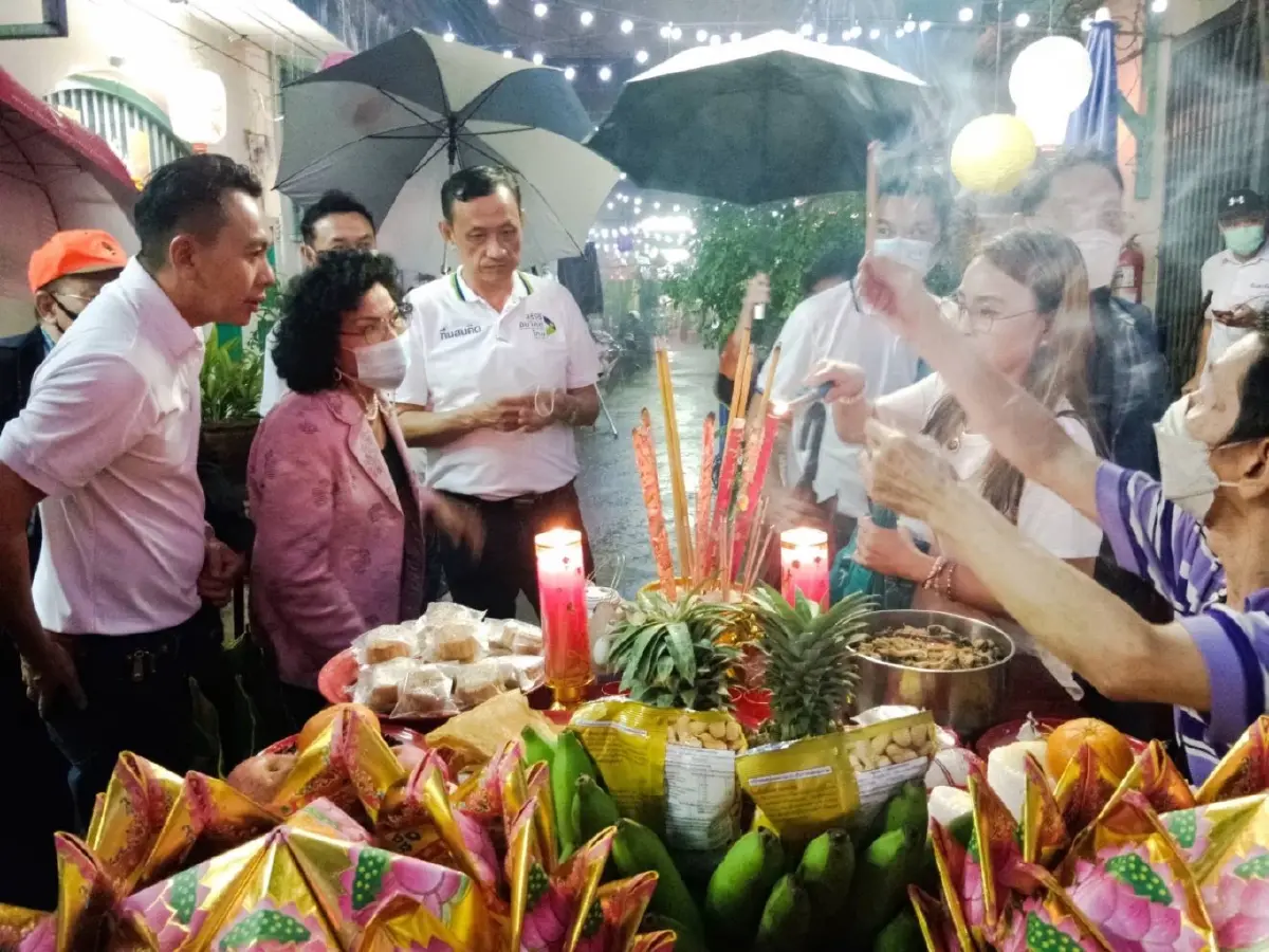 พรรคสร้างอนาคตไทย ลุยตลาดน้อย