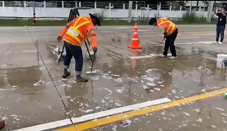 แชร์สนั่น คลิปถนนสุดอันตราย ที่ฉะเชิงเทรา รถตกถนน วันเดียว 9 คันรวด (มีคลิป)