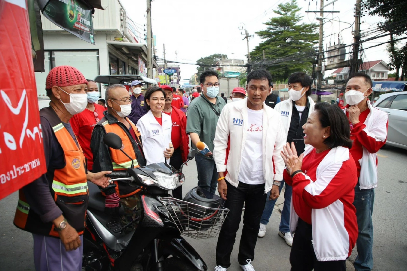 "พวงเพ็ชร"ยกทีมกทม.เพื่อไทยลอกคลองย่านดอนเมืองระบายได้ไม่ต้องรอ