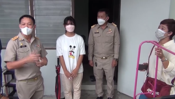 เด็กสาววัย 13 ปี ชีวิตสุดรันทด เลี้ยงแม่ตาบอดไม่มีเงินจ่ายค่าห้องเช่า