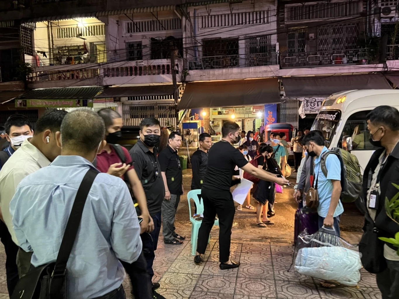 บุกทลายแก๊งคอลเซ็นเตอร์ รวบ 59 แอดมินเตรียมส่งไทย