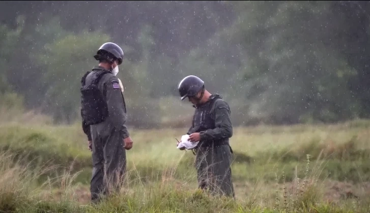 เจ้าหนี้โหด ปาระเบิด M 67 ใส่บ้านข่มขู่ลูกหนี้ ชุด EOD เข้าเก็บกู้ระทึก