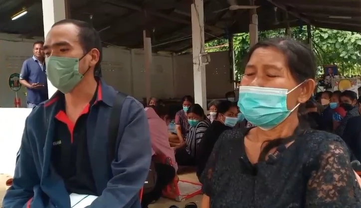 ลูกชายและภรรยาของผู้ตาย