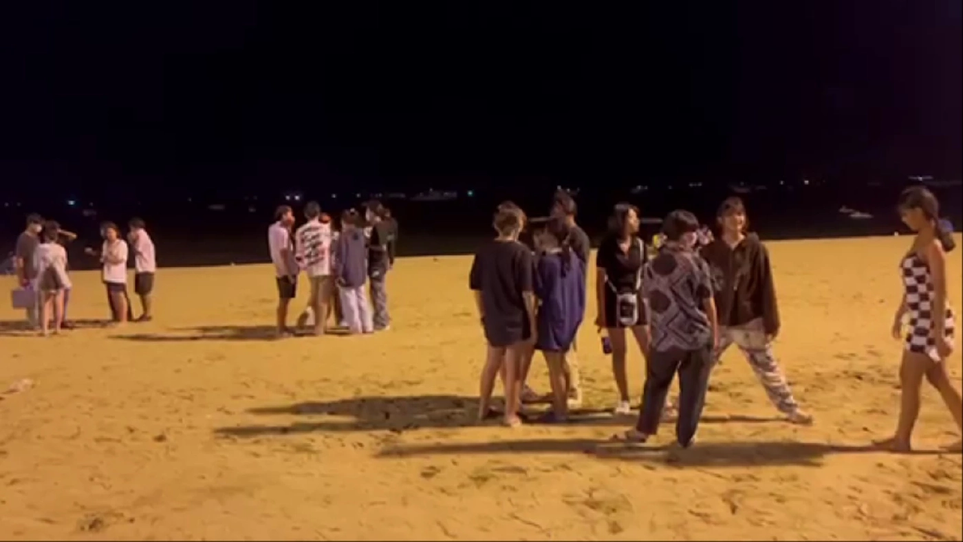 โจ๋นัดเคลียร์ใจไม่ลงตัว เรียกพวก ชักปืนยิงขึ้นฟ้า สนั่นหน้าโรงพักพัทยา