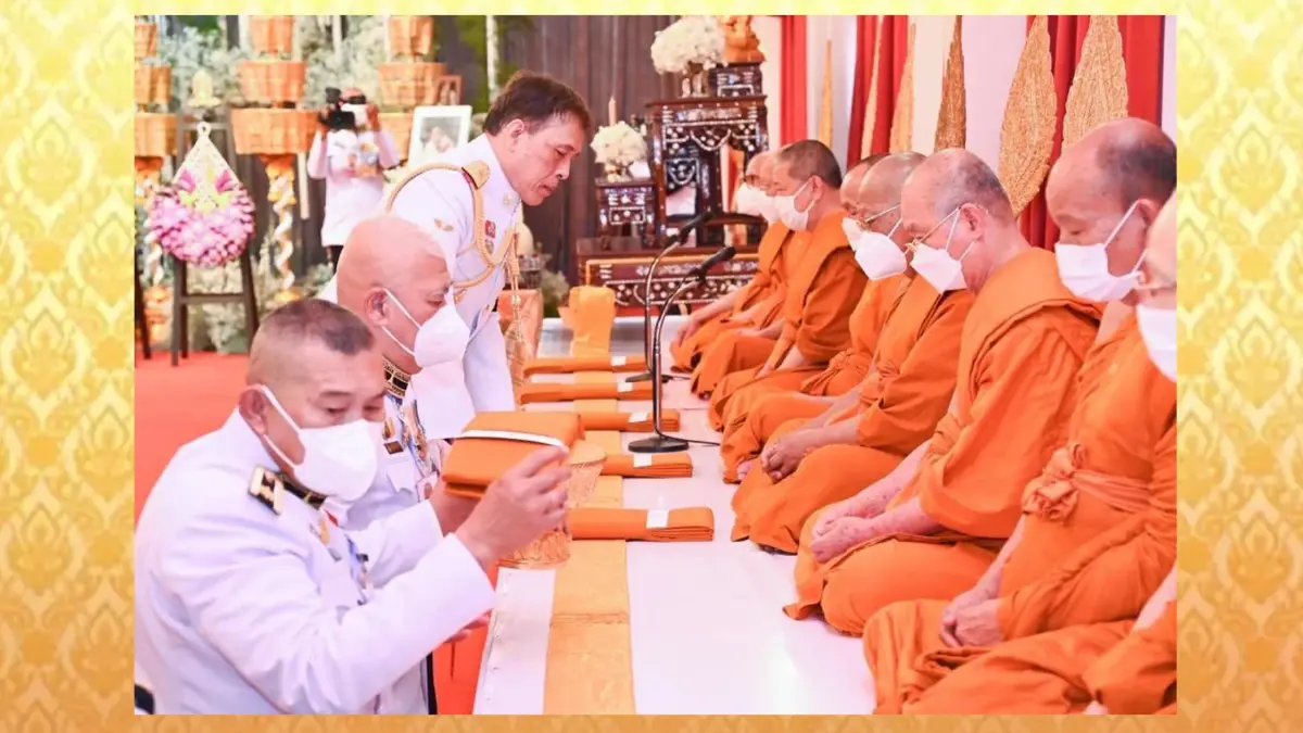 ในหลวง-พระราชินี เสด็จฯ พระราชทานน้ำหลวงอาบศพ ม.จ.มงคลเฉลิม ยุคล