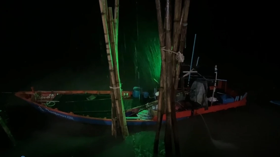 "เจ้าท่า -นอภ.แหลมสิงห์"  รุดตรวจสอบปม "เรือปูแป้น" ถูกซัดจมทะเล นทท.ดับ