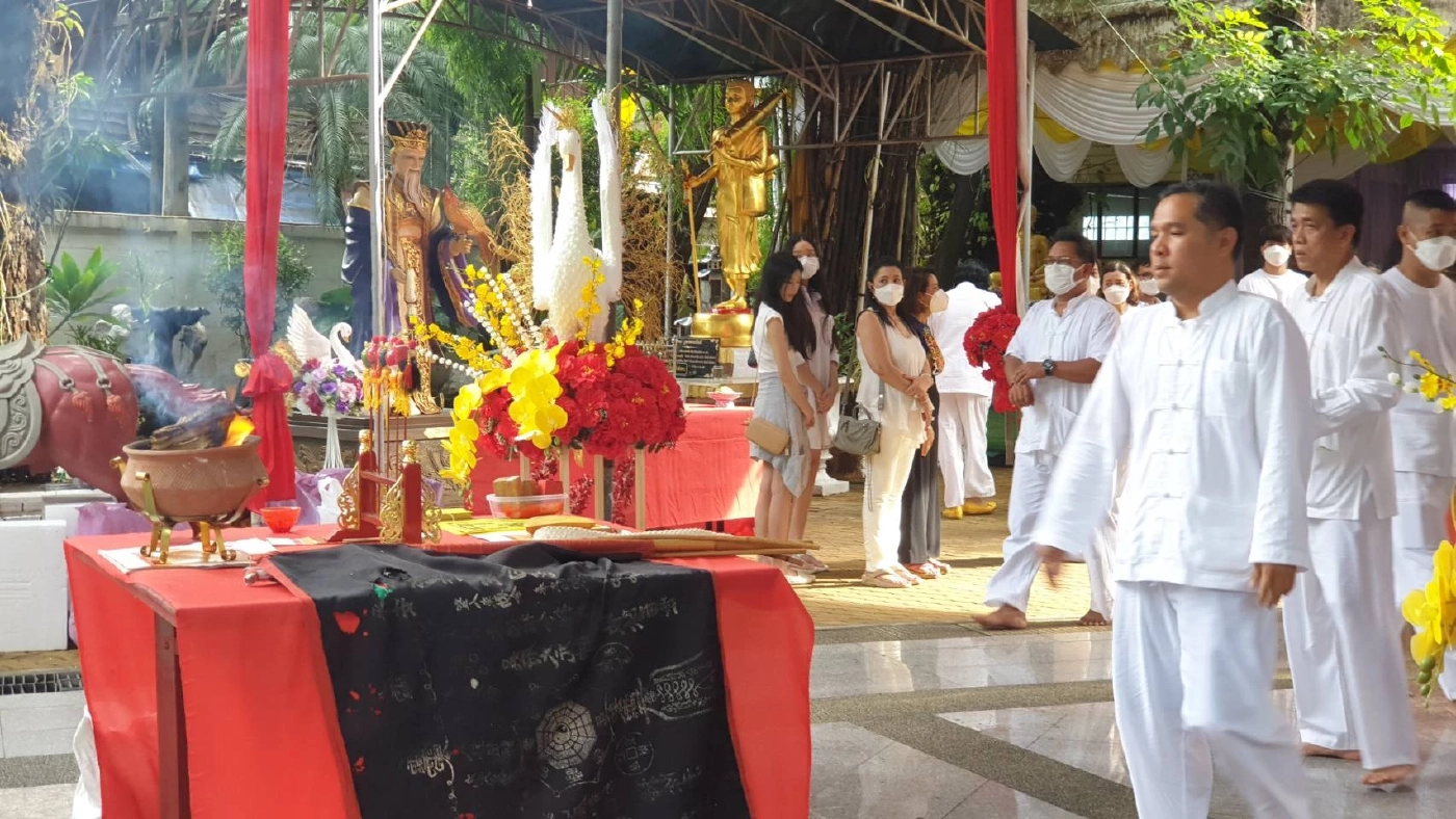 วัดหงส์รัตนารามฯ จัดพิธีเบิกเนตรองค์เทพ เริ่มงาน “พหุวัฒนธรรม ถือศีล กินเจ” (มีคลิป)