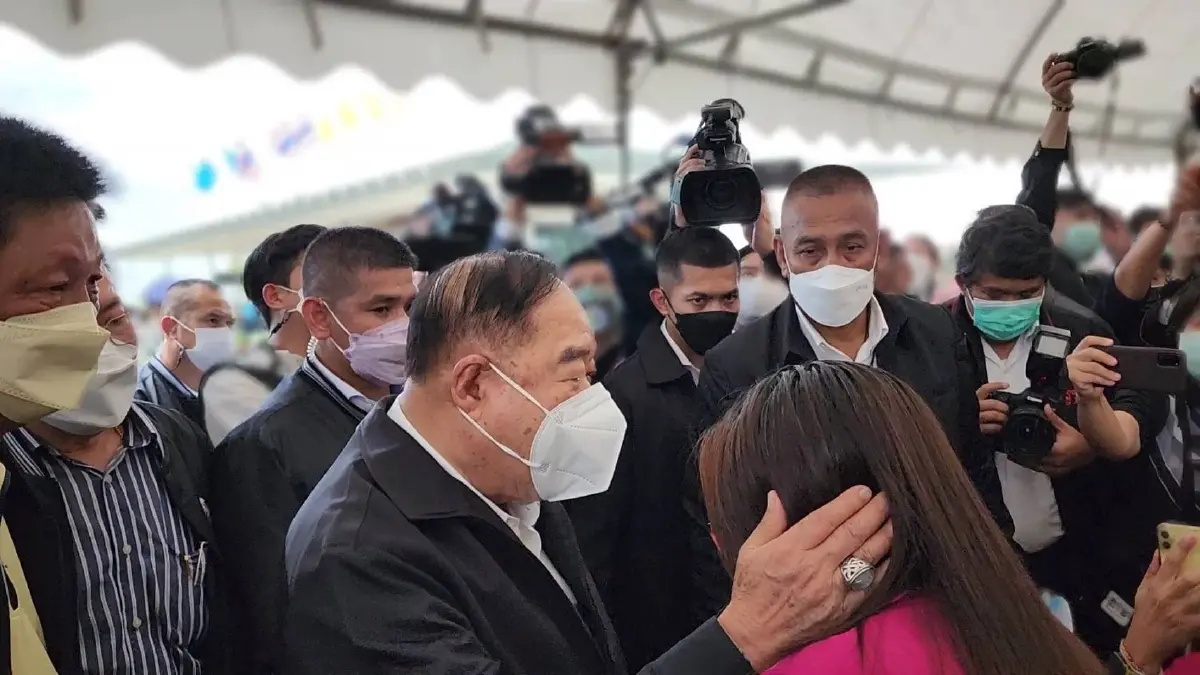 พลเอกประวิตร ลงพื้นที่ฉะเชิงเทรา "ชาวแปดริ้ว"แห่รับแน่น