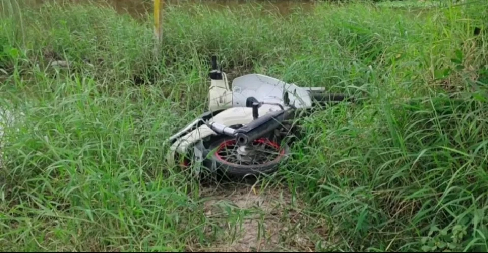 พบศพเสียชีวิตปริศนา ในป่าหญ้าอ.บ่อวิน มีรอยสักคำว่า"LOSO"ที่หัวไหล่ขวา