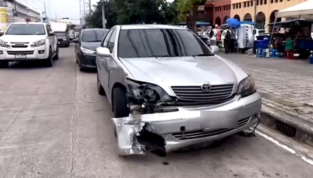 สลด! "บิ๊กไบค์" ชนเก๋งเลี้ยวกลับรถ ร่างกระเด็น ดับ 1 เจ็บ 1