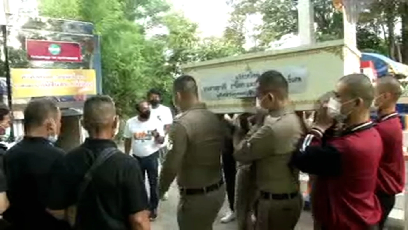 บีบหัวใจ พิธีพระราชทานเพลิงศพวัดศรีอุทัย สุดเศร้าญาติร่ำไห้ ใจหาย (มีคลิป)