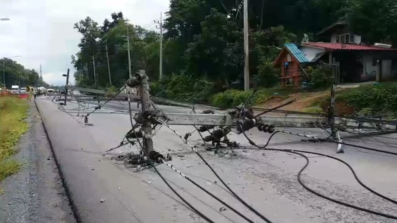 "พายุโนรู" ถล่ม อ.เด่นชัย เสาไฟฟ้าแรงสูงล้ม 13 ต้น ทับรถเสียหายเพียบ (มีคลิป)