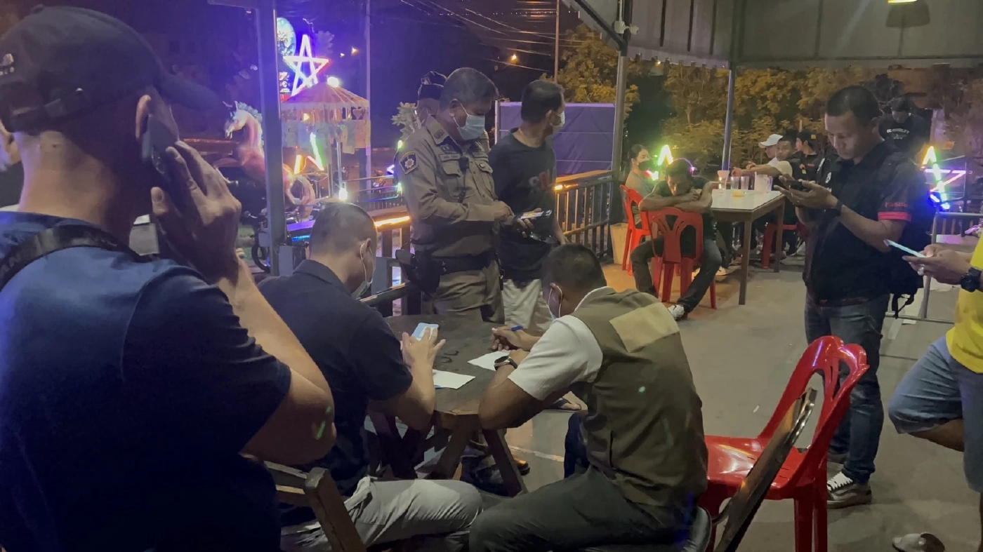 นองเลือด “ตำรวจหน่วยสวาท” เมาหนัก รัวยิงสนั่นกลางผับดัง นักเที่ยวดับ 1 เจ็บ 2