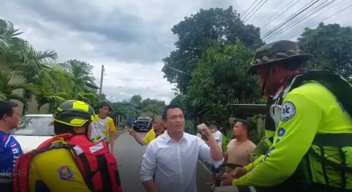 น้ำป่าทะลัก “สัตหีบ” ท่วมพื้นที่ กม.10 เร่งอพยพชาวบ้านด่วน (มีคลิป)