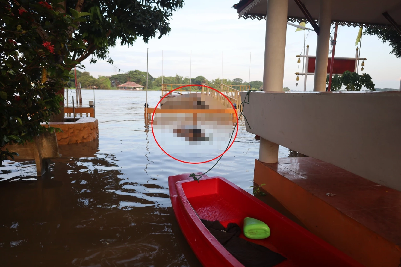 สลด ! พบร่างเฒ่าวัย 68 หลังเรือล่มกลางเจ้าพระยา จมหาย 2 วัน