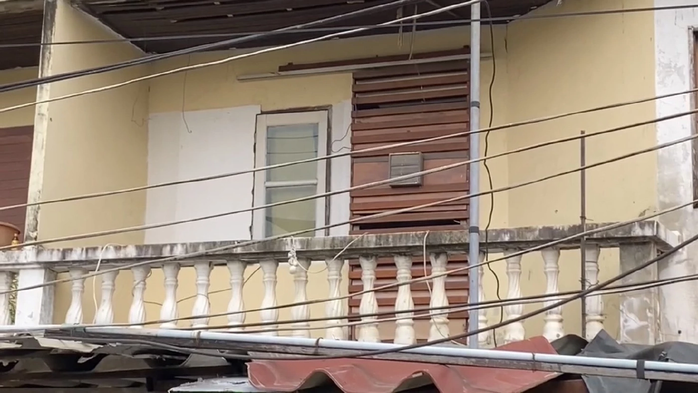 ออกหมายจับแล้ว ผัวจอมโหด ใช้ค้อนทุบกระโหลกเมียดับ คาดปมหึงหวง