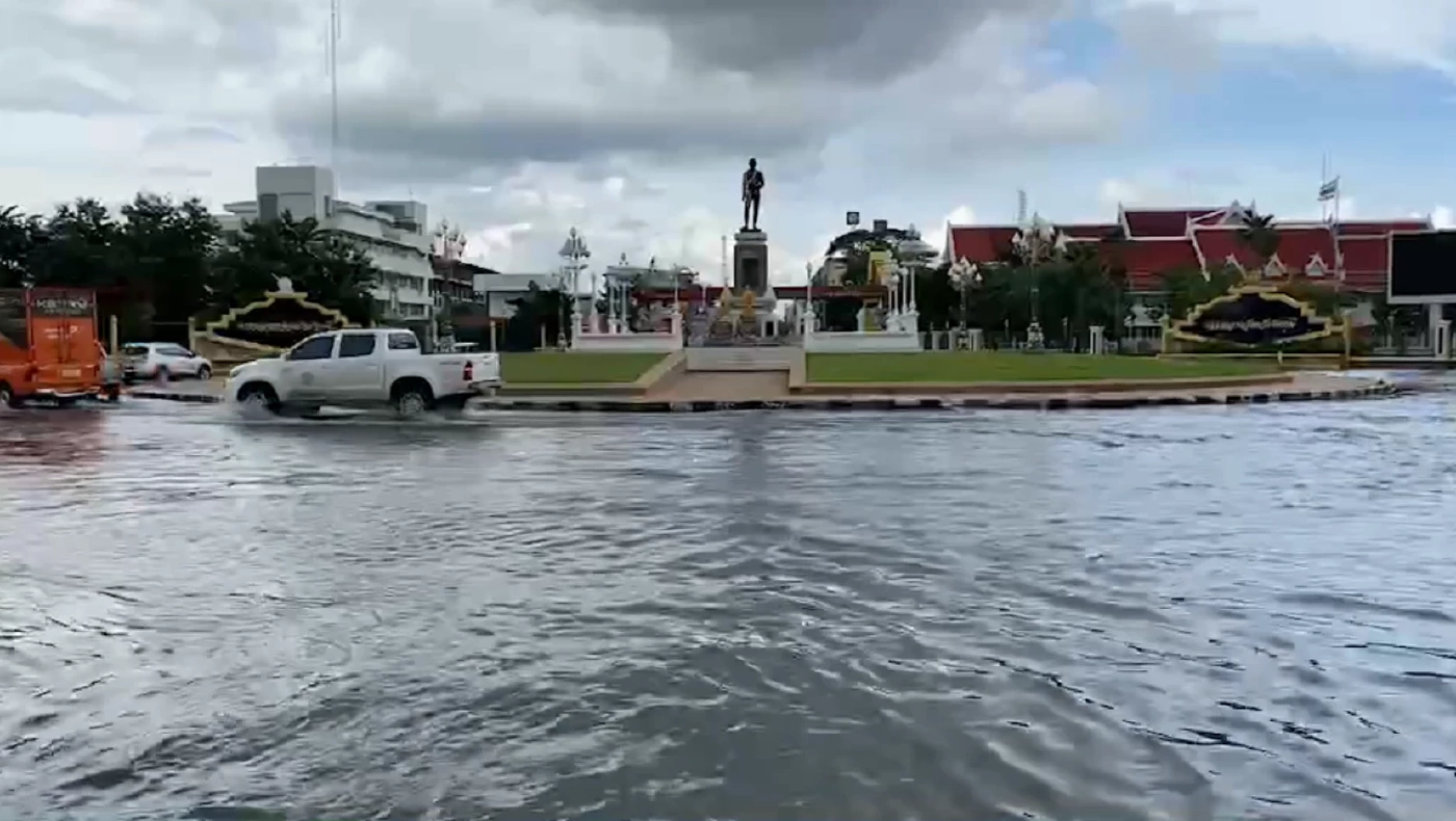 ชัยภูมิระทึก!! น้ำป่าทะลักท่วมโซนเศรษฐกิจหนักอีกระลอก (มีคลิป)