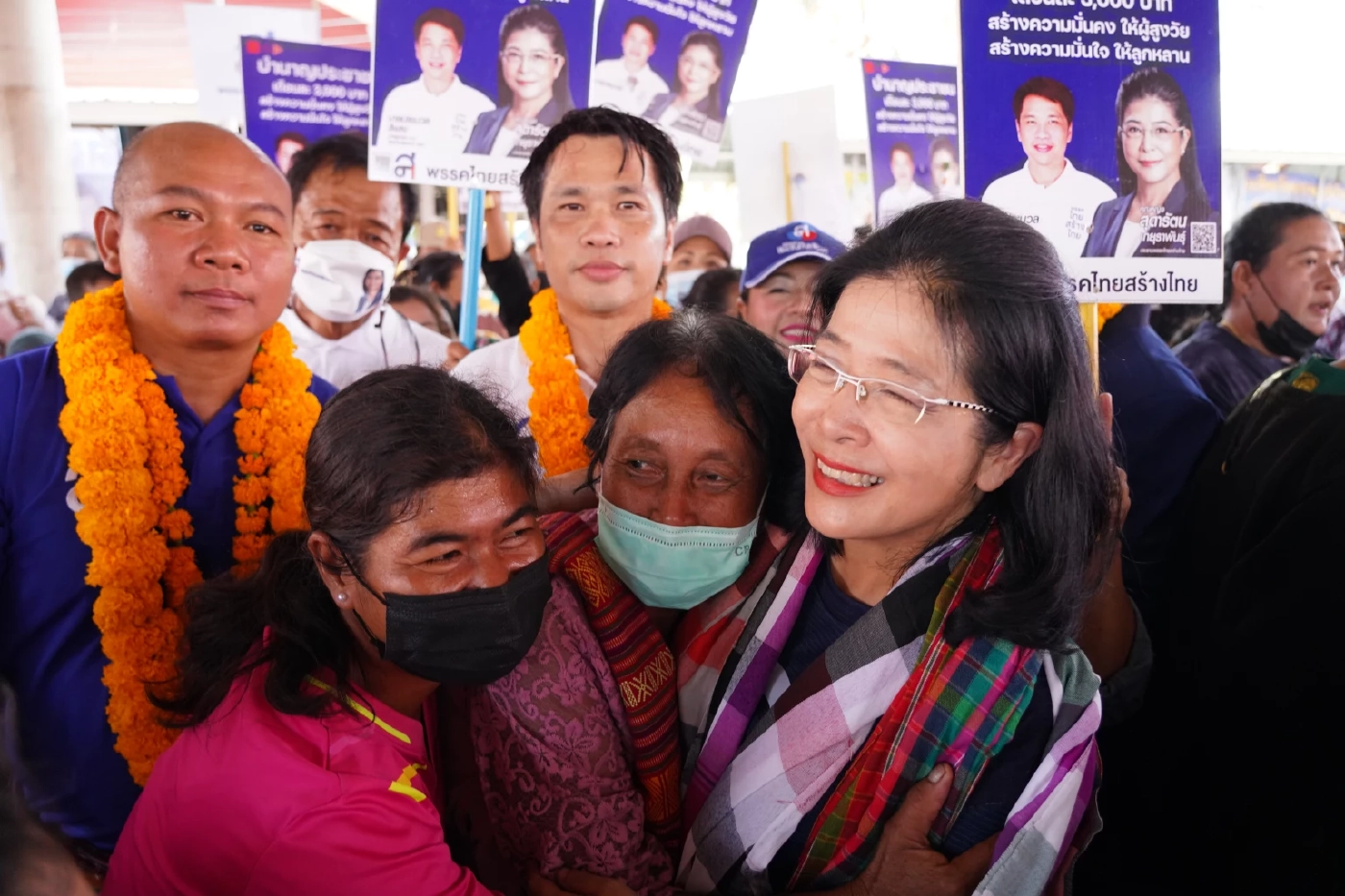 "ไทยสร้างไทย"เปิดตัว 3 ว่าที่ผู้สมัคร ส.ส.ศรีสะเกษ ชาวบ้านแห่ต้อนรับ