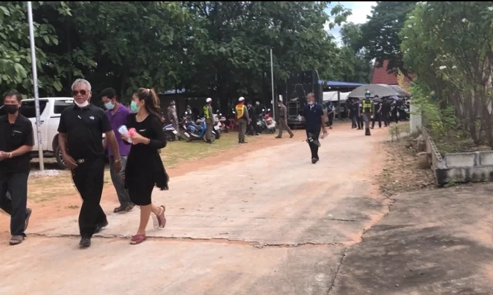 เผาแล้วร่างภรรยา - ลูกเลี้ยง ผู้ก่อเหตุกราดยิง พ่อแท้ ๆ จุดไฟประชุมเพลิงเอง