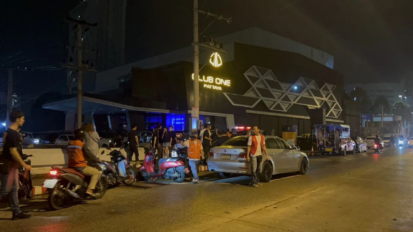 นักท่องเที่ยวกรูหนี เนื่องจากเจ้าหน้าที่กำลังน้อย 