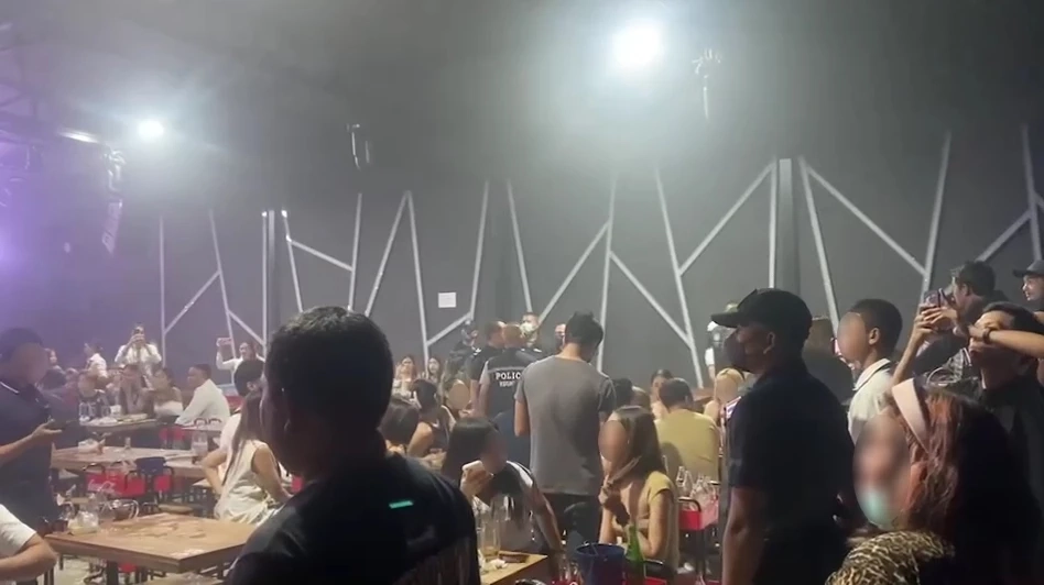 นักท่องเที่ยวโห่ไล่ ผู้การฯสุราษฎร์