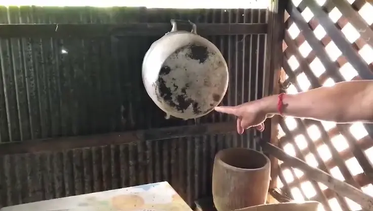 มอบตัวแล้ว ลูกเขยโหดยิงแม่ยายเสียชีวิตคาห้องครัวต่อหน้าลูกเมีย