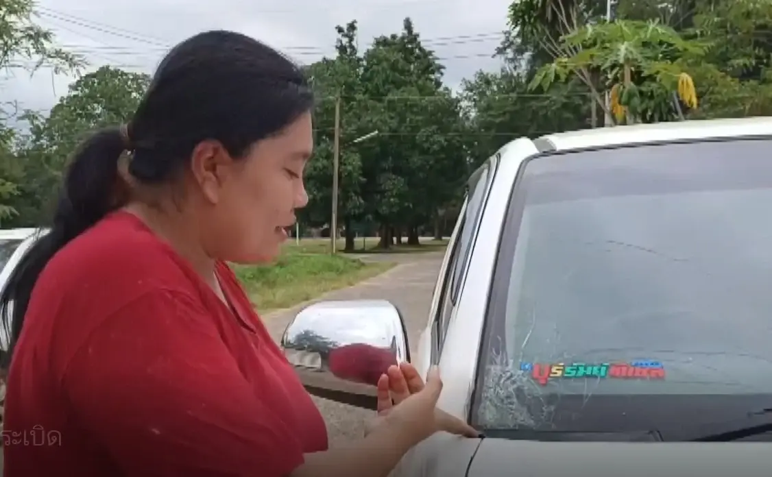 ป่วน “แก๊งโจ๋” ปาระเบิดใส่อริในงานกฐิน ชาวบ้านหนีตายวุ่น รถพังเสียหาย