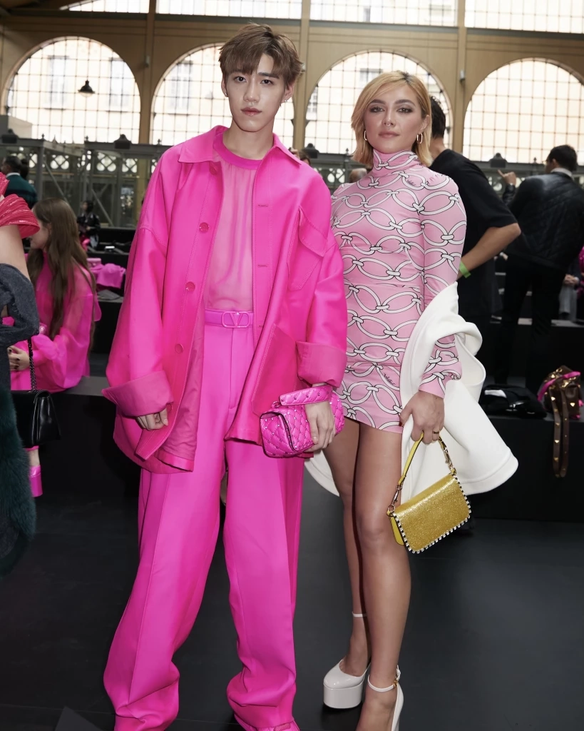 พีพี กฤษฏ์ ควง ชมพู่ อารยา ชมโชว์ 2 แบรนด์ดังระดับโลกใน Paris Fashion Week