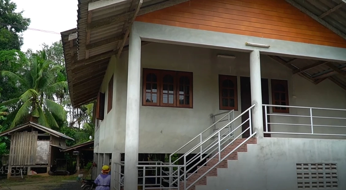 ผวา “กระสุนปริศนา” ตกใส่หลังคาบ้านกลางดึก ยายวัย 60 โร่แจ้งตร.เร่งตรวจสอบ