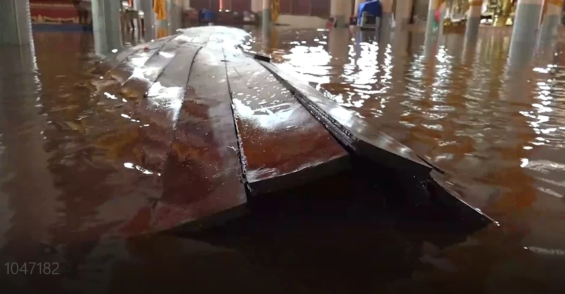 “น้ำท่วมอยุธยา”  ยังอ่วมหนัก “โบสถ์ไม้สักวัดดัง" พื้นระเบิดเสียหาย