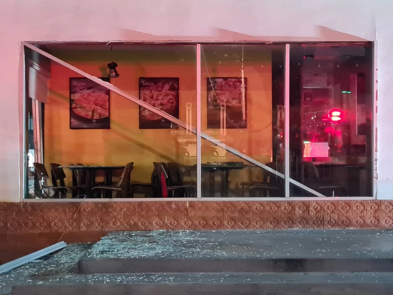 ระทึก!!! แก๊สระเบิดร้านพิซซ่าย่านราม 2 เจ็บ 8 ราย พบแก๊สรั่วก่อนระเบิด (คลิป)