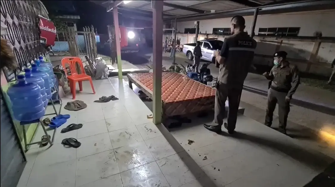 ยัวะถูกรุมด่า "จุดประทัด" หนุ่มหัวร้อน ชักมีดแทงดับ 2 ศพ เจ็บ 2 ราย 