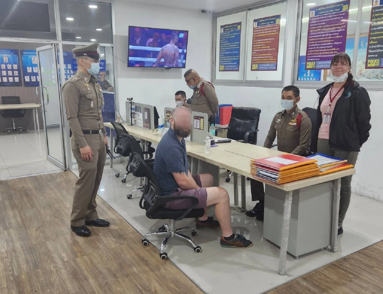 แจ้งข้อหา-ปรับหนุ่มแคนาดา เล่นสเก็ตกลางถนนสุขุมวิท 