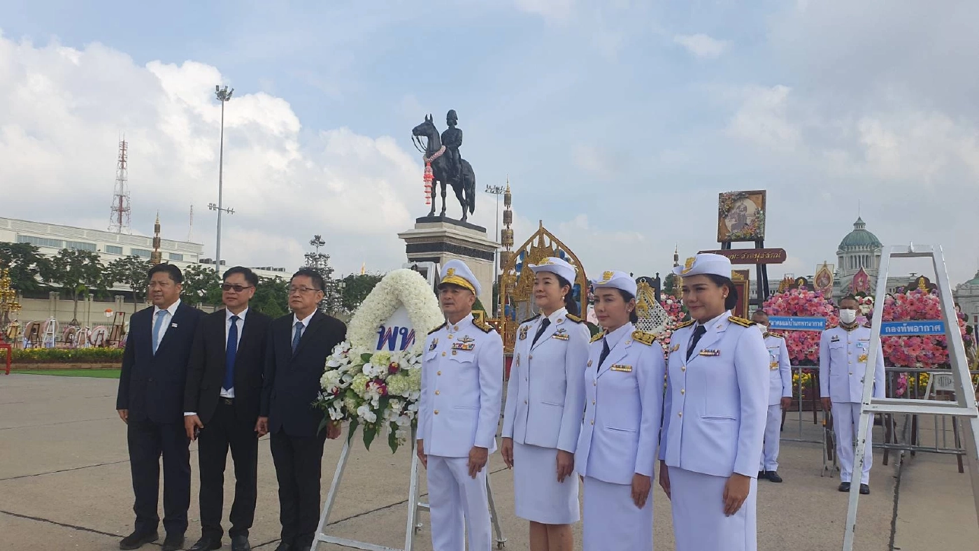 ผู้นำฝ่ายค้าน ร่วม ร่วมวางพวงมาลา ถวายราขสักการะ พระบรมราชานุสรณ์ รัชกาลที่ 5 เนื่องในวันปิยมหาราช