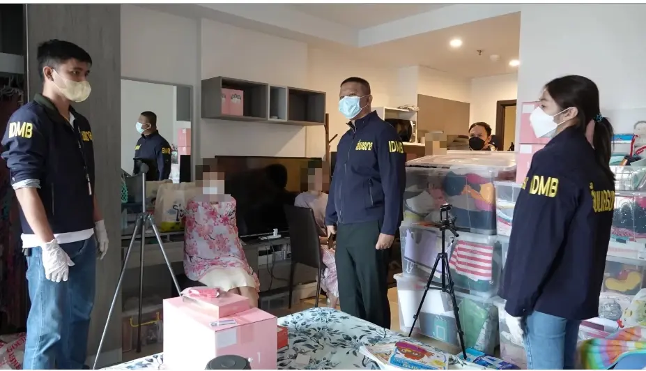 ตำรวจเข้าช่วยเหลืออดีตพยาบาลและลูก ถูกบังคับใช้งานและทำร้าย