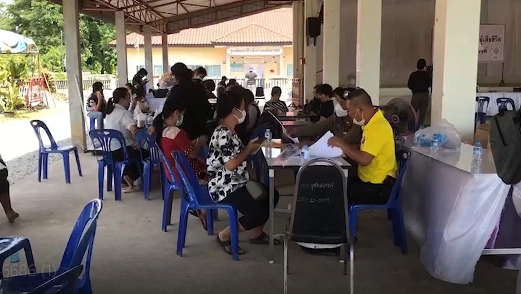 น้ำตาท่วม เผาพ่อ-ลูก เหยื่อกราดยิง สองศพสุดท้าย ด้าน จนท.เตรียมจ่ายเยียวยา