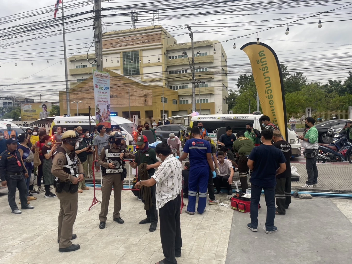 ระทึก!!! แก๊สระเบิดร้านพิซซ่าย่านราม 2 เจ็บ 8 ราย พบแก๊สรั่วก่อนระเบิด (คลิป)