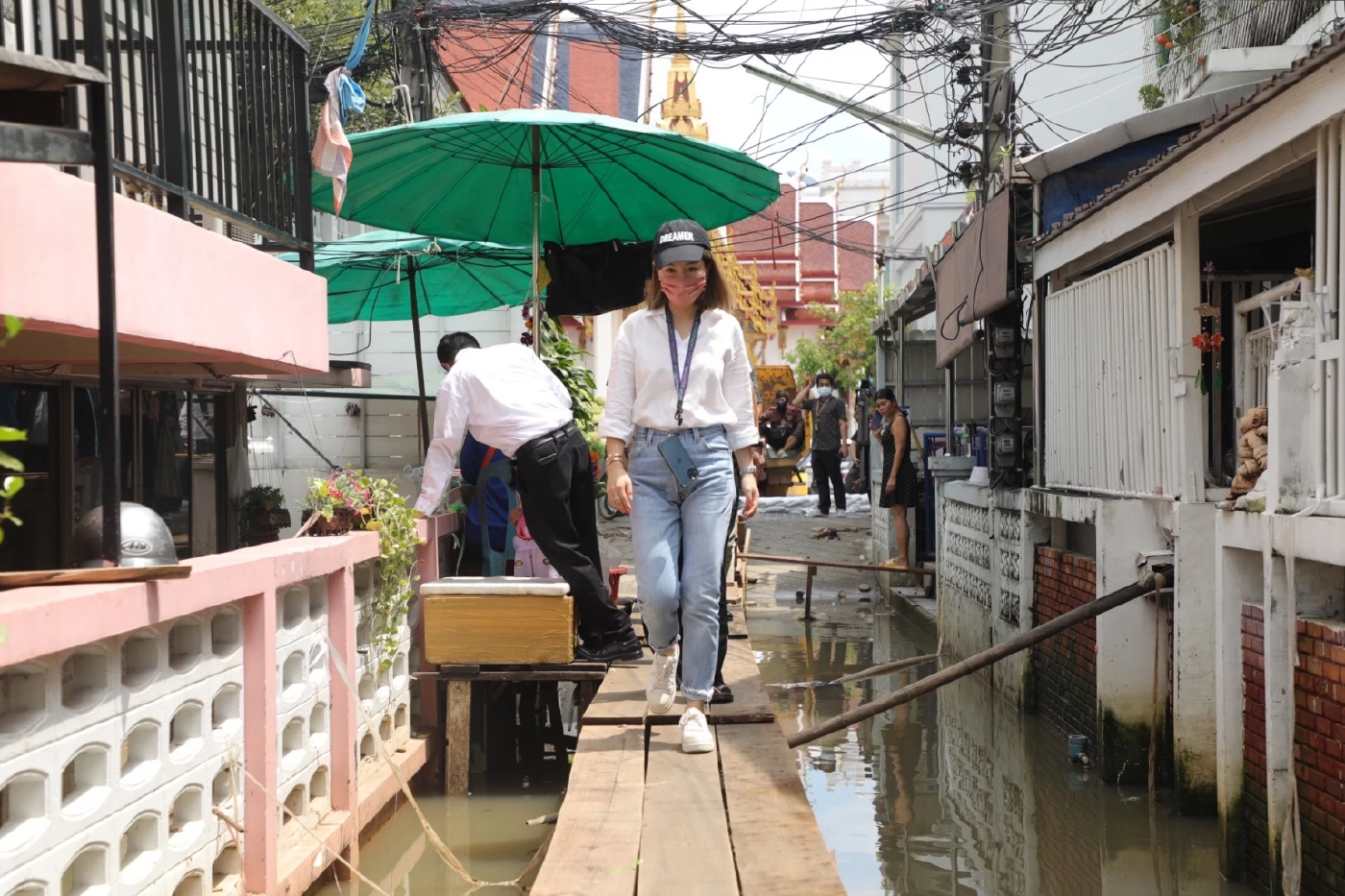 องอาจ ควง“ดร.เอ้-มาดามเดียร์”ฟังปัญหาชุมชนริมน้ำเตรียมทำนโยบายแก้ท่วม