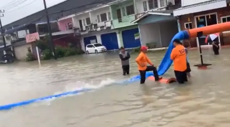 ผู้ว่าฯ พังงา สั่งด่วนทุบเกาะกลางถนน ต้นเหตุทำน้ำท่วมไม่คลี่คลาย