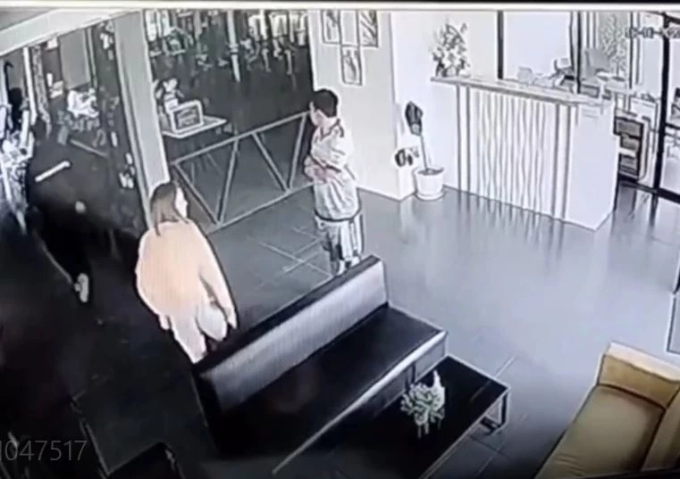 "บิ๊กโจ๊ก" สั่งเชือด รองผู้การชลบุรี เอี่ยวเปลี่ยนตัวผู้ต้องหา คดียิงถล่มรถในพูลวิลล่า