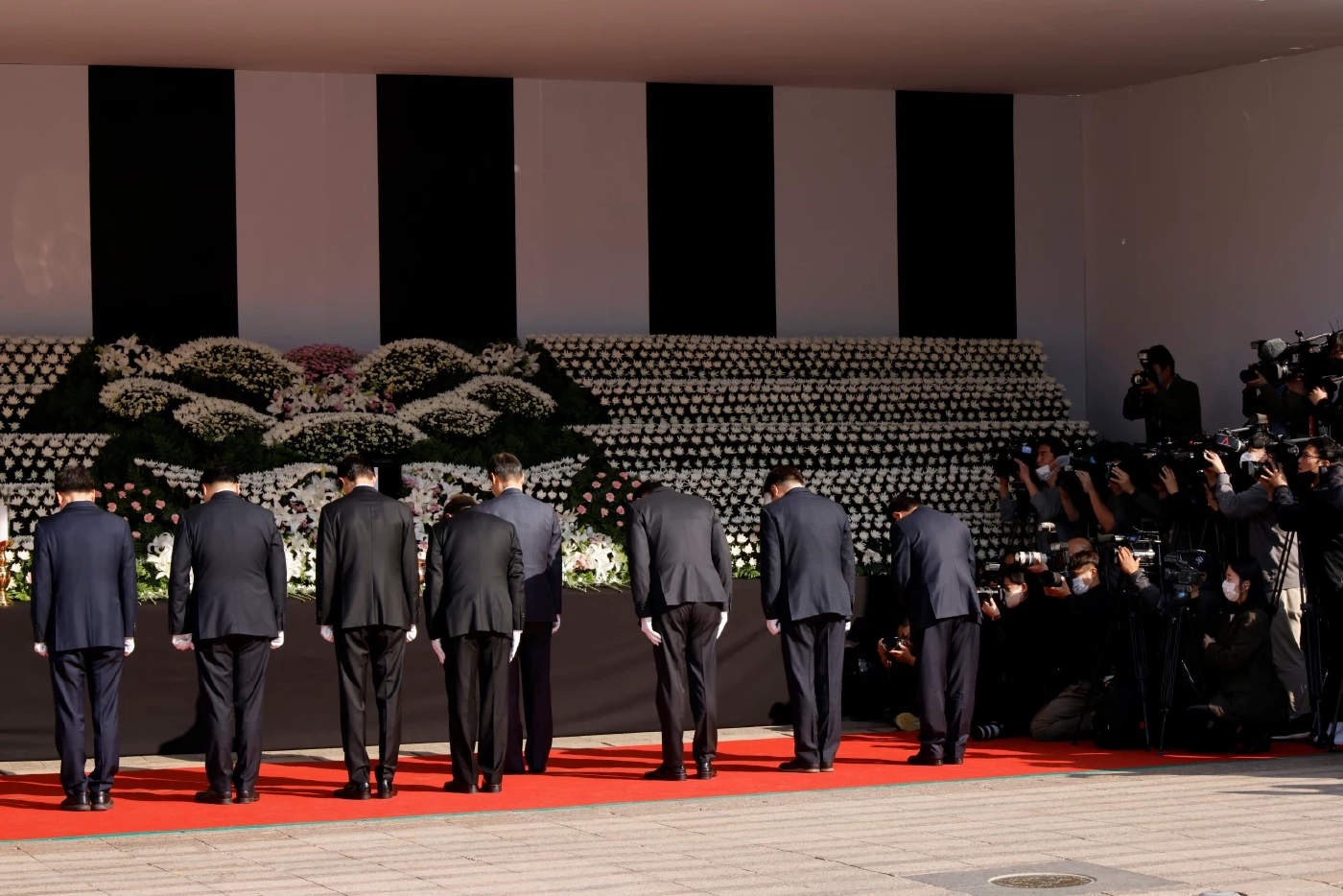 ปธน.เกาหลีใต้ร่วมเคารพศพเหยื่อ"อิแทวอน"-รมต.มหาดไทยชี้ จนท.ประเมินพลาด