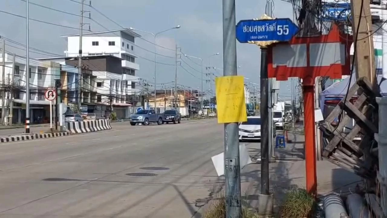 เปิดคลิป กลุ่มวัยรุ่นเหิม ยกพวกปาระเบิดกลางถนน ชาวบ้านผวากลัวโดนลูกหลง