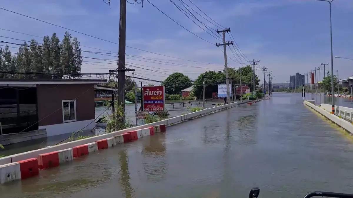 น้ำท่วมอุบลฯหนัก แม่น้ำมูลสูงกว่าตลิ่ง 4.5 ม. เซ็นทรัลแจ้งปิดบริการ (คลิป)